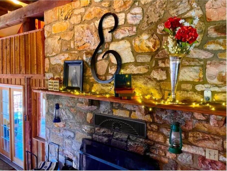 The Barn At Evermore: Riverfront Retreat W/Hot Tub Luray Exterior foto