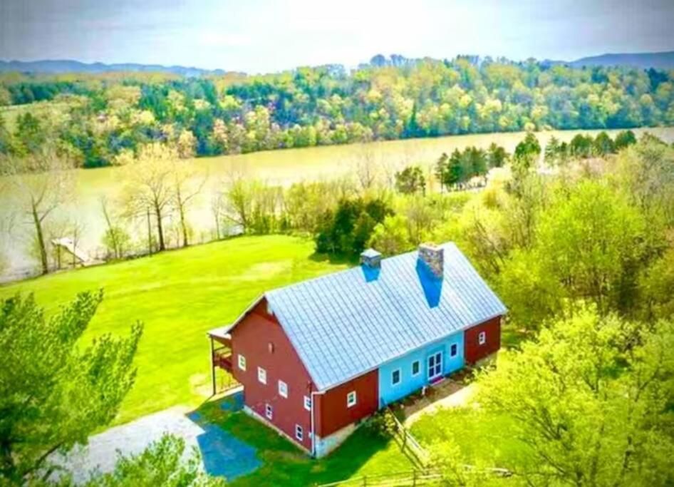 The Barn At Evermore: Riverfront Retreat W/Hot Tub Luray Exterior foto