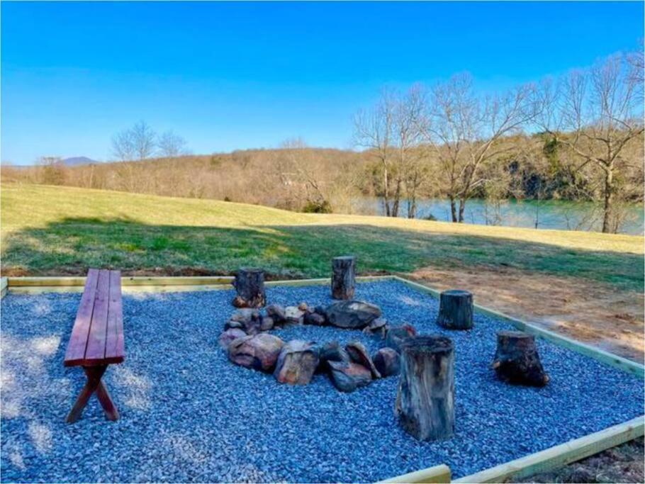 The Barn At Evermore: Riverfront Retreat W/Hot Tub Luray Exterior foto